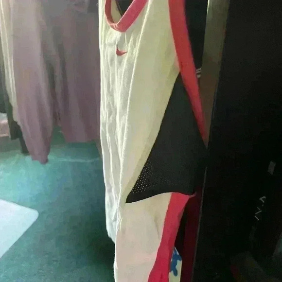 Nike tank with tags brand new - Picture 4 of 6